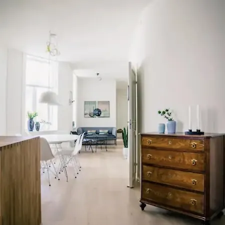 Marvelously And Interior Designed In The ❤ Of Cph! 코펜하겐